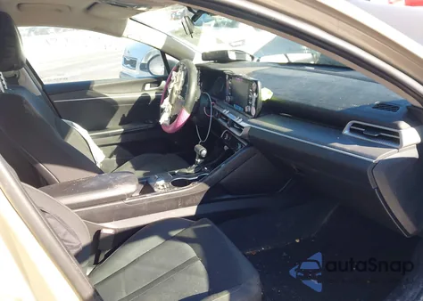 2021 Kia K5 Lxs z USA, uszkodzony, nr VIN 5XXG14J26MG053017